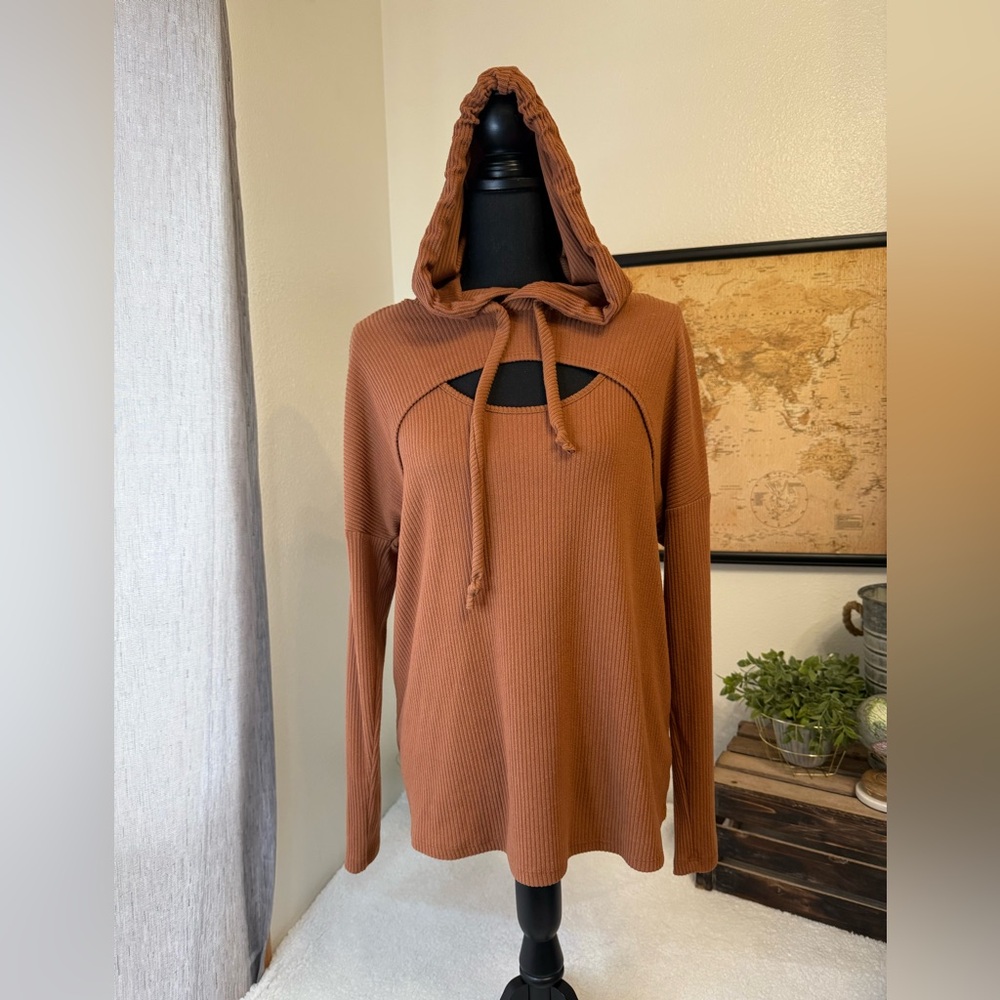 White Birch ribbed key hole top with hood